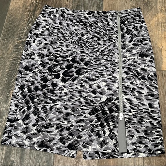 Talbots Gray Black Animal Abstract Print Front Zipper Pencil Skirt Size 14 - Picture 3 of 13